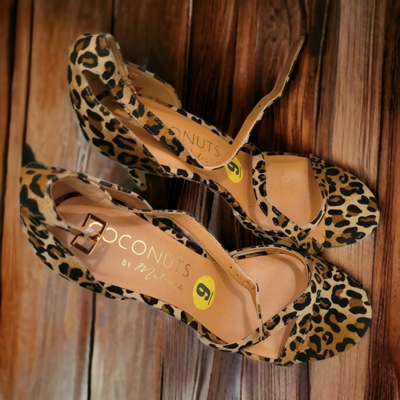 Heels by Matisse - Picture 3 of 3